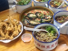 金牌杂酱酸辣粉-胖胖板凳面