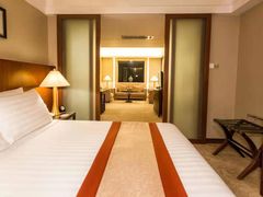 -汕尾巴黎半岛酒店