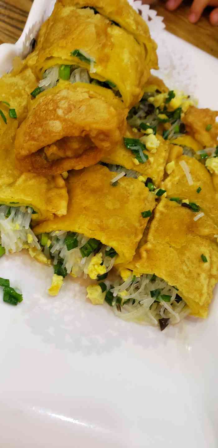 石蛤蟆博山饭店(万象汇店"石蛤蟆算是本地的一个老店了,主打的当然