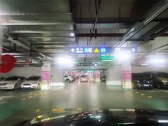 -龙湖天街-停车场