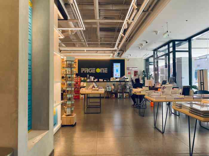 pageone(三里屯店)-"环境很不错, 店员的说话声音挺温柔的.里.