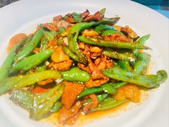 -阿瓦山寨·湘菜现炒·剁椒鱼头王(咸阳总店)