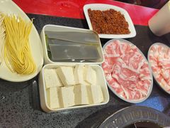 -宽板凳老灶火锅(台湾街店)