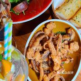 这家西班牙餐厅生意也太火爆了，格调和装修精致且高级