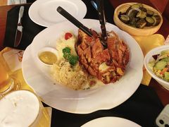德式烤猪肘陪酸菜土豆泥-申德勒加油站西餐厅Schindlers Tankstelle(上海外滩店)