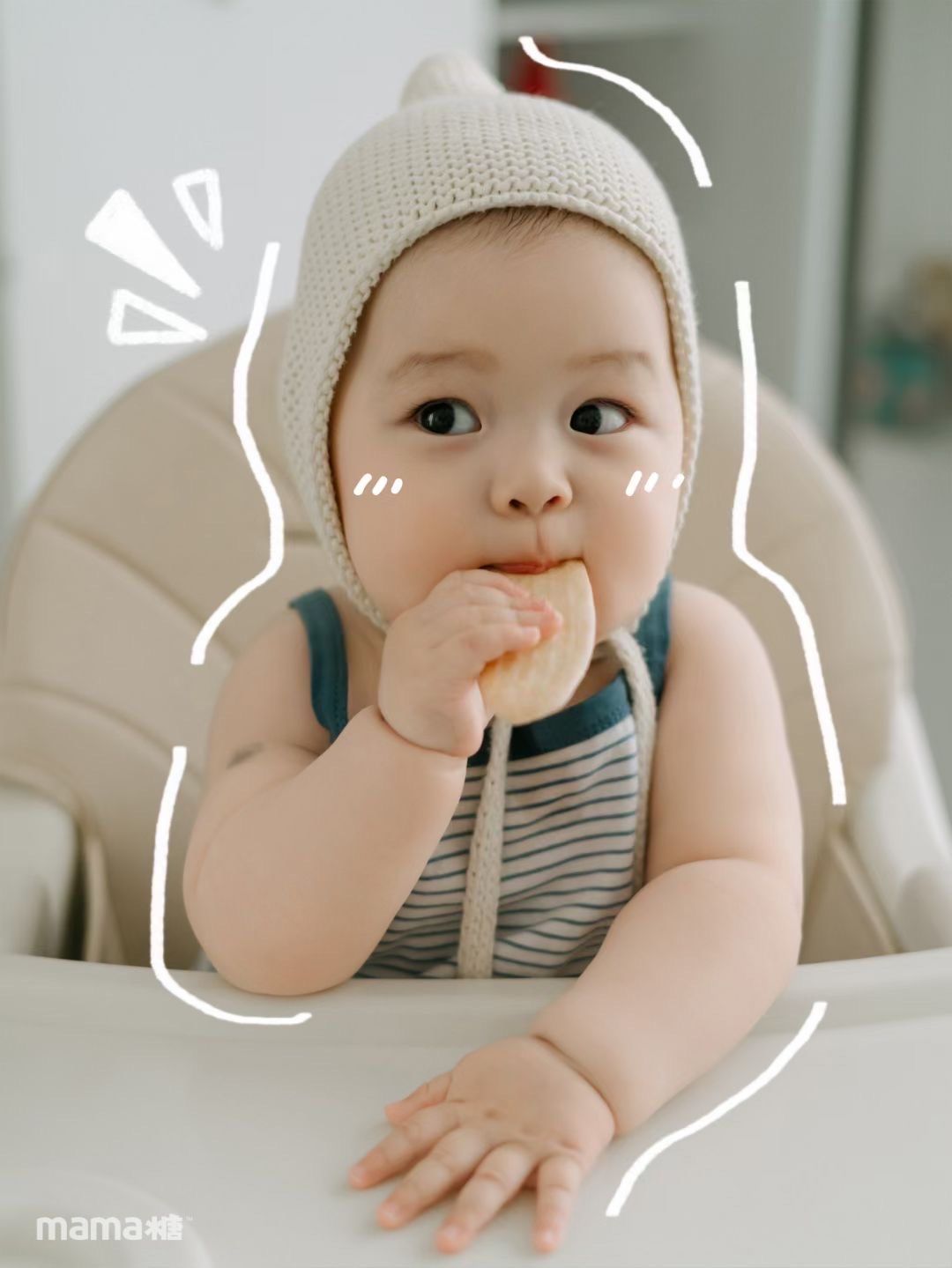 宝宝大口吃着饼干 表情萌动
完全被你