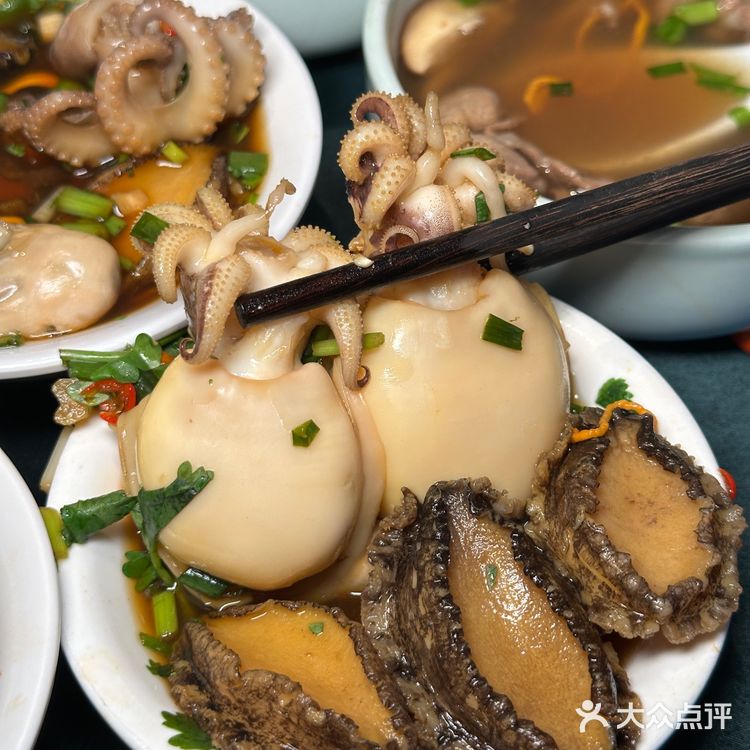 正宗云南风味|一口就鲜掉眉毛的菌汤火锅！