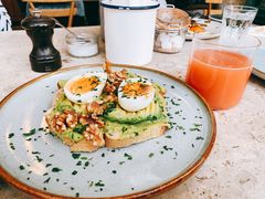 牛油果煮蛋吐司-RAC BAR(安福路店)