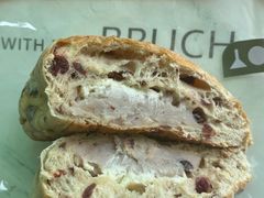 芝士芋头三角包-Juicy Bakery(大学路店)