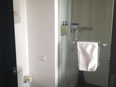 -桔子酒店(上海西藏北路地铁站店)