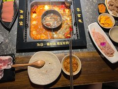 -老牌坊云南鱼豆花火锅(哈西万达店)