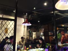 大堂-何师烧烤·香辣蟹·川菜·30年老品牌(太古里旗舰店)