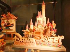 -小镇影院迪士尼小熊Duffy与他的朋友合影地