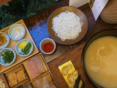 -银米·云南传统过桥米线(双廊黑金冠店)