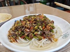 -歹歹的加个面过油肉拌面