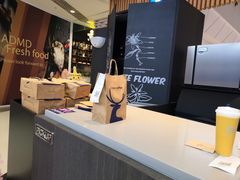 -瑞幸咖啡(凯德埃德蒙顿路店)