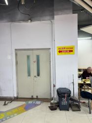 -来此探索玩具仓储店