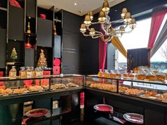 面包甜点陈列柜-Salon de The de Joel Robuchon(外滩18号店)