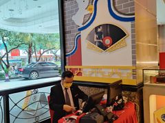 -深圳富苑皇冠假日套房酒店