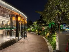 -茅草房·河畔园林火锅