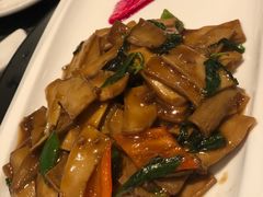 紫苏肉碎炒杏鲍菇-若蘭慈·无国界素食料理(欢乐海岸店)