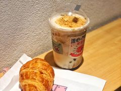 流心奶黄羊角包-喜茶(上海兴业太古汇店)