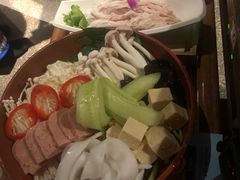 -老牌坊云南鱼豆花火锅(哈西万达店)