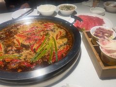 -茅草房·河畔园林火锅