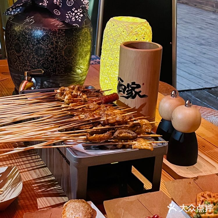 满满市井气的洒家小串🔥有酒有肉太滋味了🍻