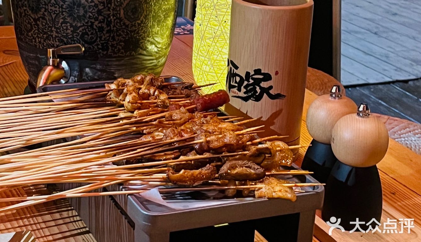 满满市井气的洒家小串🔥有酒有肉太滋味了🍻