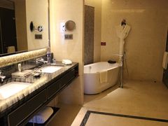 -天津京基皇冠假日酒店