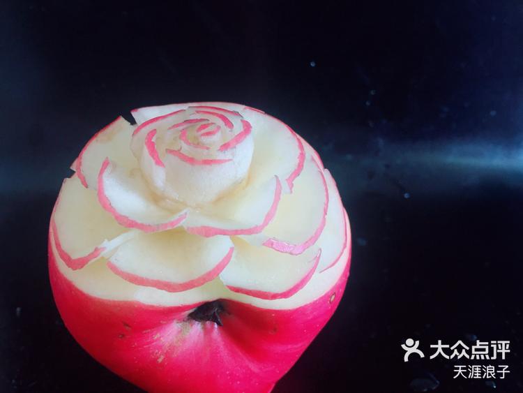 雕一朵花开苹果玫瑰花