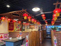 大堂-靠山屯东北农家菜(八龙桥雅苑店)