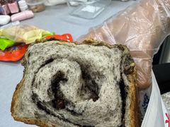 黑芝麻核桃米吐司-红星前进面包牛奶公司(五道口购物中心店)