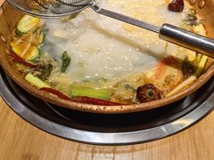 -洱火云南酸菜牛肉火锅(石景山当代商城店)