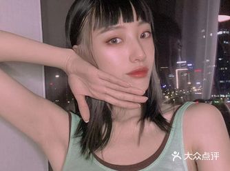 冷色系双色挂耳染 温柔中的酷感