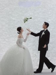 -莫兰迪婚纱摄影