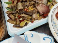 -土砂锅生态山庄·非遗砂锅雅鱼