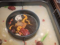 -老牌坊云南鱼豆花火锅(哈西万达店)