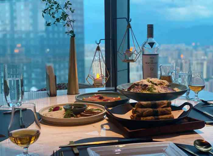 云顶57·酒廊-"地址:绿地中心云顶57楼,开车下地库负三.