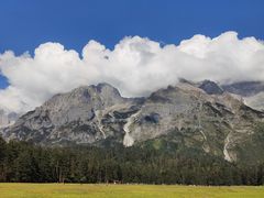 -玉龙雪山游客服务中心
