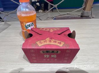 小 朋友也挺喜欢吃，满满一盒子 ＃乍鸡＃乐汴京炸