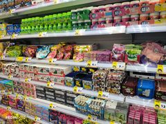 -咻啵翔翔零食基地(万达广场店)