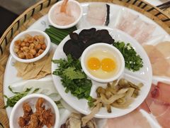 -花馬肆.云南过桥米线(汉神购物广场现场熬汤店)