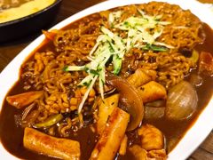 海鲜炸酱面-富乐满韩国正宗炸鸡韩国料理(虹泉路店)