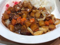 红烧牛肉饭-阳阳中国饭(北京荟聚店)