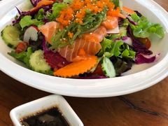 三文鱼沙拉-Chom Cafe and Restaurant