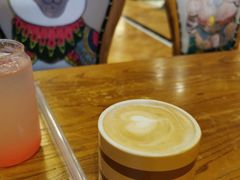 玫瑰拿铁（冻）-more than meow吴止猫主题餐厅(承德 中船汇店)