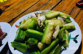 Squid Stir-fried with Loofah