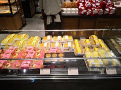 面包甜点陈列柜-皇冠幸福里动物奶油生日蛋糕(石桥店)